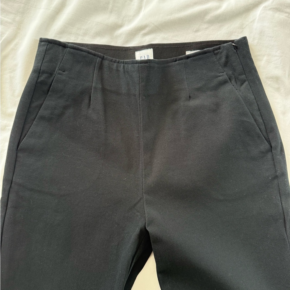 GAP Crop Flare Pants – Black
